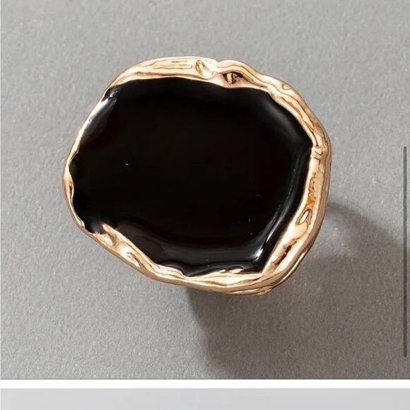 Chunky gold and Black Ring - Picture 7 of 8